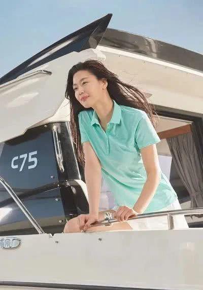 全智賢寫真曝光，基礎單品穿出大牌氣息，網友：這美貌哪像39歲？ 娛樂八卦吃瓜 第8张