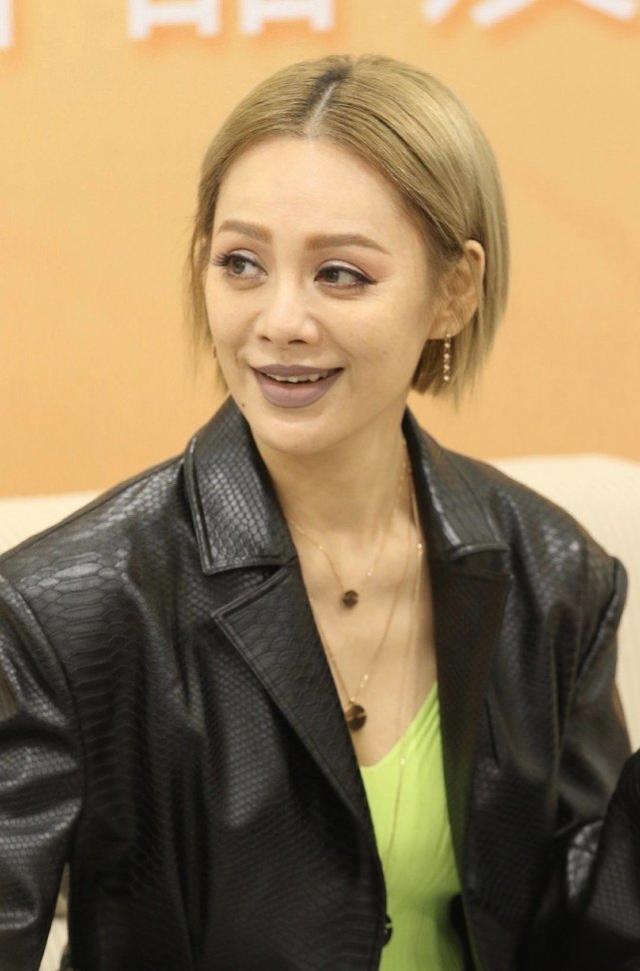 48歲寧靜參加活動，生圖未p暴露寧靜真實狀態，果然不服老不行 娛樂八卦吃瓜 第1张