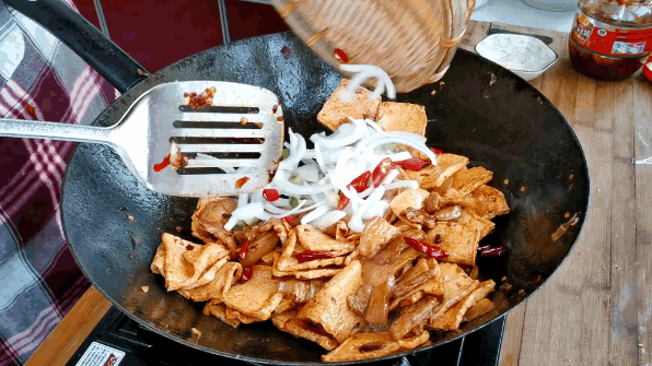 干锅千页豆腐的简单做法，大厨教你在家做干锅千叶豆腐