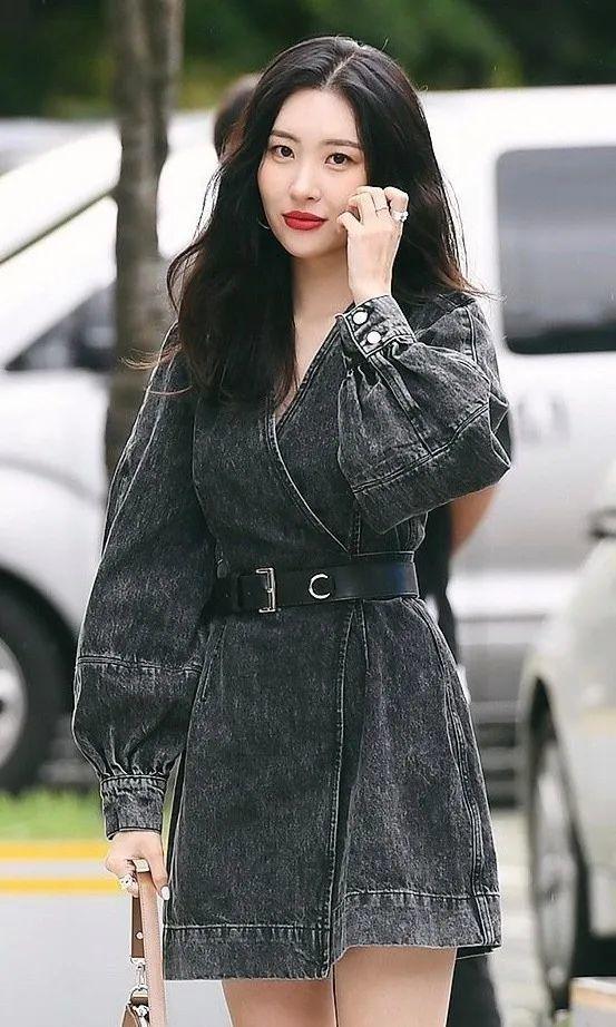 「南韓腿精」宣美曬照，西裝配短褲秀大長腿，不愧是女團代表身材 娛樂八卦吃瓜 第7张
