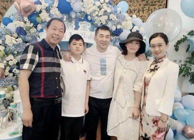 陳建斌夫婦為二胎慶生舊照曝光！蔣勤勤高齡生二胎，四口人太恩愛 娛樂八卦吃瓜 第3张