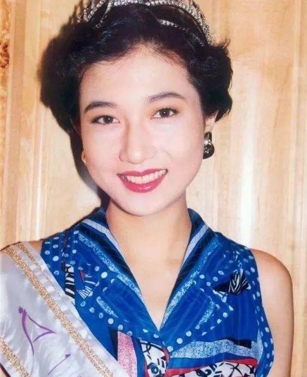 同樣是成龍的孩子，為啥房祖名坐擁220億財產，小龍女卻淪落街頭 娛樂八卦吃瓜 第5张
