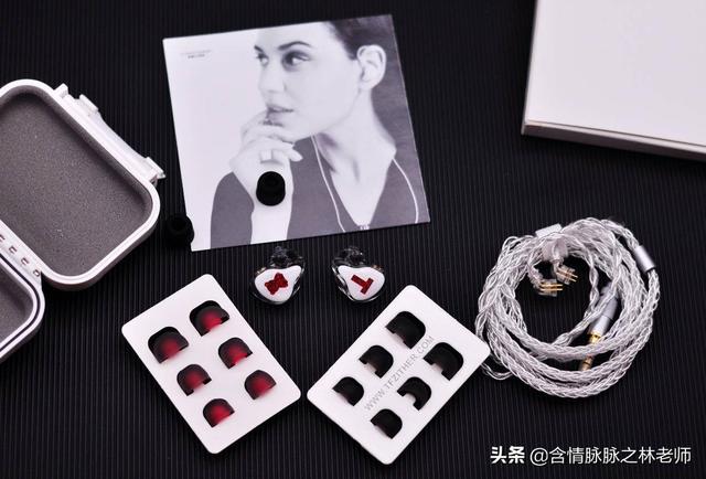 七夕送什么情人节送女友的好礼物，锦瑟香也TxBEAR 3 HIFI耳机