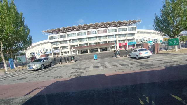 盘锦向海大道与商贸北街交叉路口，盘锦市向海大道