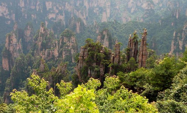 得天独厚的庐山风景，白云伴晚霞 街火点苍穹