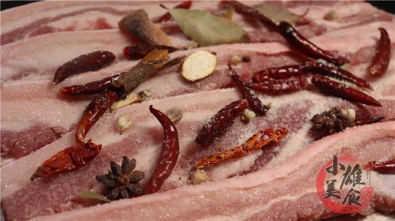腌腊肉的制作方法及用料（腌腊肉盐和调料比例是多少）