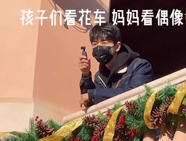 肖战被曝去某摄制组探班,请了工作员喝奶茶