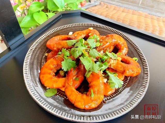大虾怎么做最好吃，大虾怎么做才好吃又香（蒜蓉大虾的正确做法）