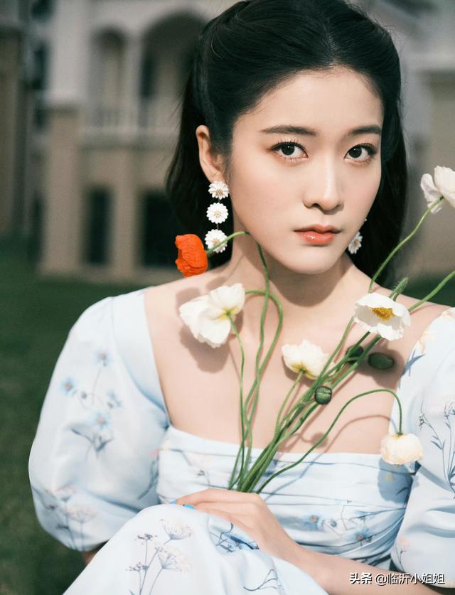 张雪迎惊艳造型，阳光俏丽的唯美