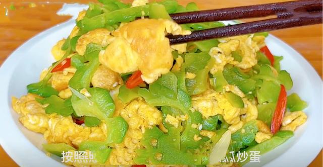酱焖鲫鱼怎么做，伏天吃啥水果祛湿（别忘吃“河中第一鲜”）