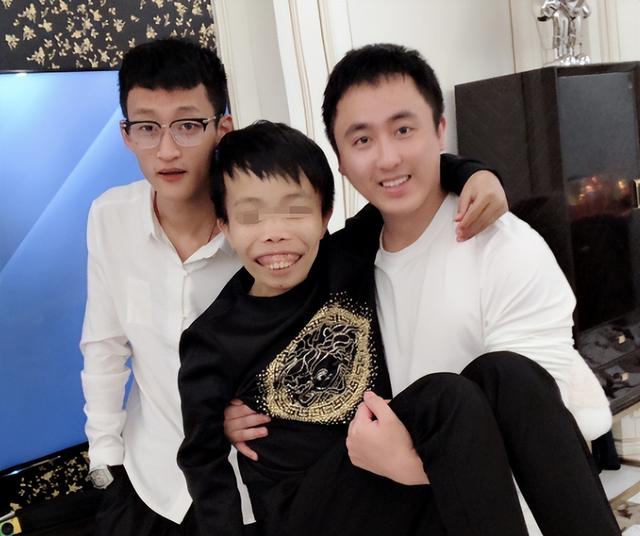 网红天道自曝已经与散打哥续约，快手散打哥说天道直播回放