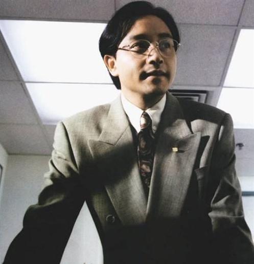 盘点那些眼睛里有星辰大海的男星，那些戴上眼镜就有斯文败类感觉的男星