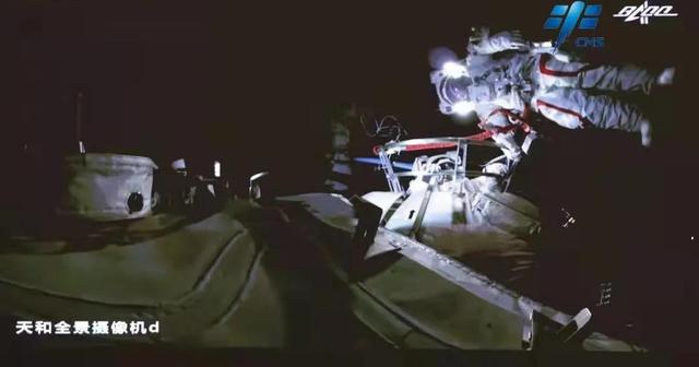 出舱的背后：天上的每一个动作，地面都要反复模拟