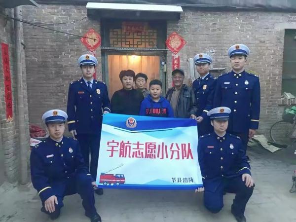 90后消防员称跟战友是生死相依，消防员杜宝珠代烈士膝前尽孝6年多