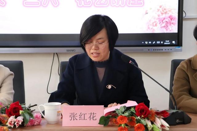 临邑县政府副县长张红花,县政协副主席马文文,县妇联主席李哲出席活动