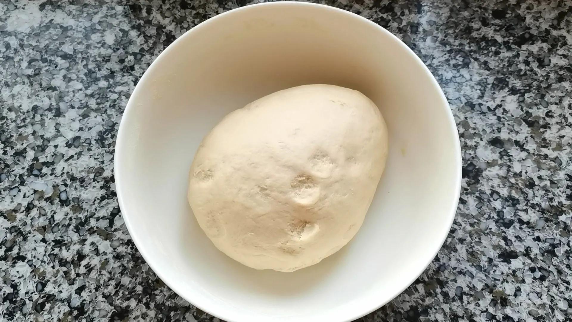 自制手抓饼皮的做法（13个步骤制作简单干净又卫生）