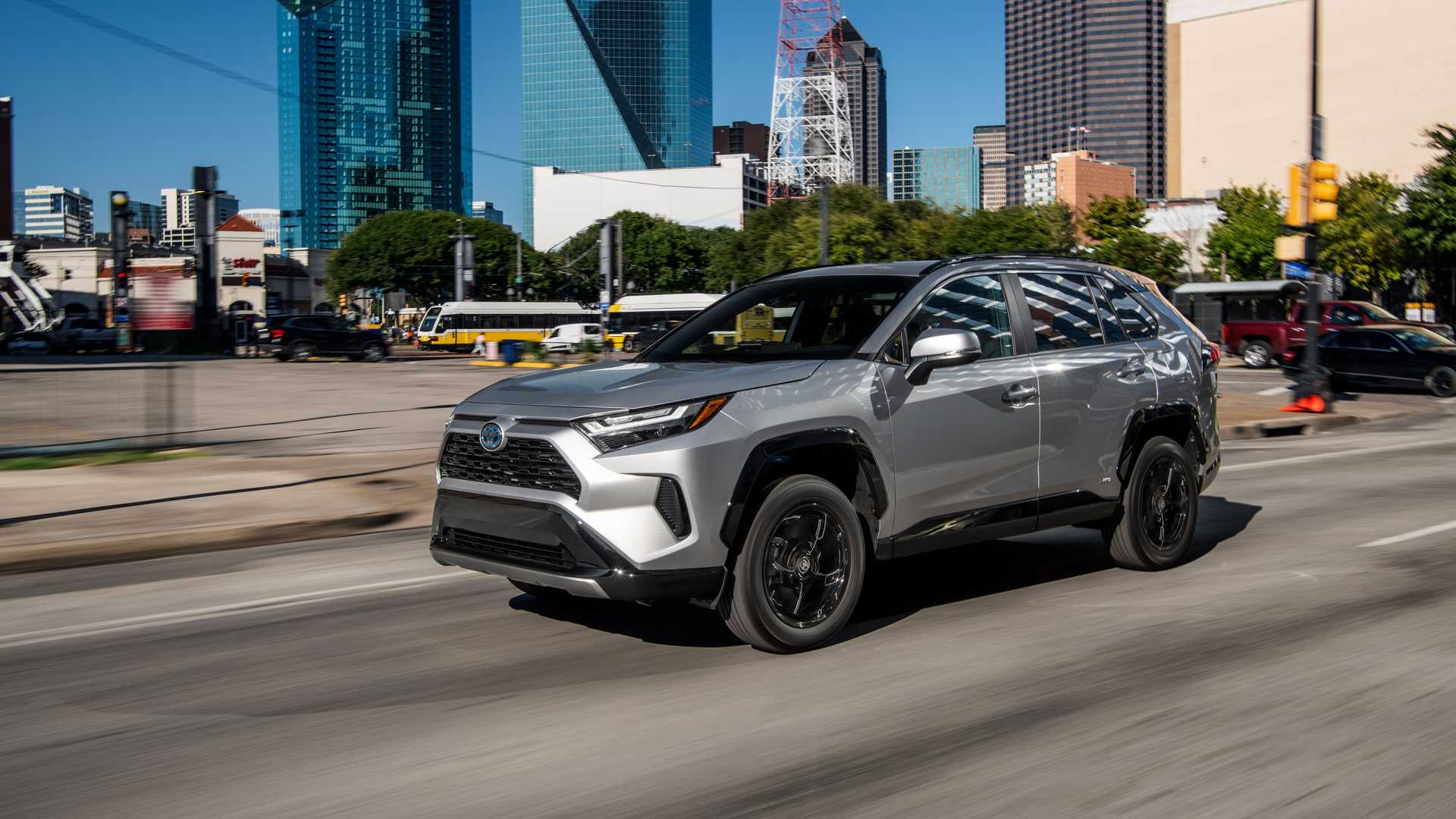 海外版2022款丰田rav4官图发布!强迫症能接受中控屏加按键吗?