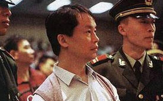 1998年5月,香港上映了一部名叫《濠江风云》的电影.