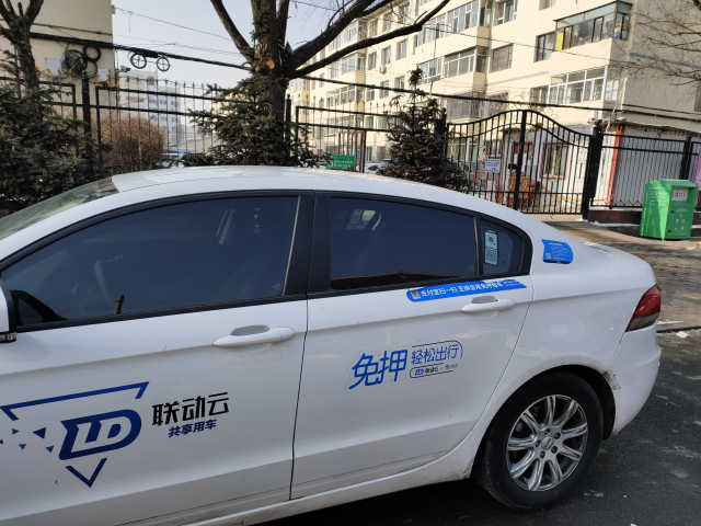 联动云共享汽车乱停放居民出行受阻