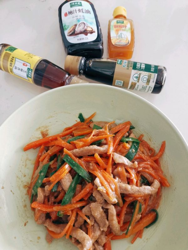 胡萝卜丝炒肉的做法（这样做全家老小都爱吃）