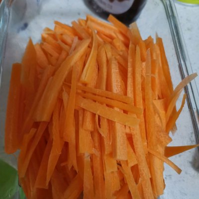 胡萝卜丝炒肉的做法（这样做全家老小都爱吃）