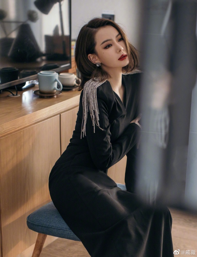 戚薇短发图片霸气戚薇最近发型