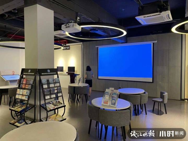 抖音代运营广告模板宣发(小时小店线下分享｜店主们早早赶到，想来“蹭课”的人也不少，短视频制作课正在进行中)  第2张