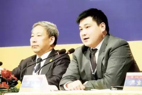 两人给孩子取名严昊,这也是以后的太平洋建筑二代掌门人.