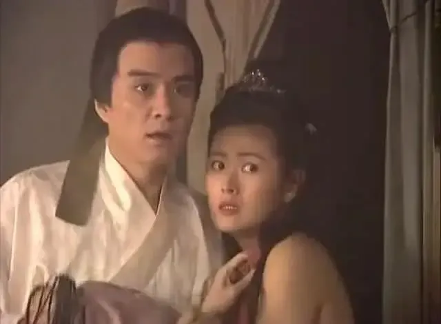 不简略!26岁出演,戏外与武松传绯闻,48岁性感犹存