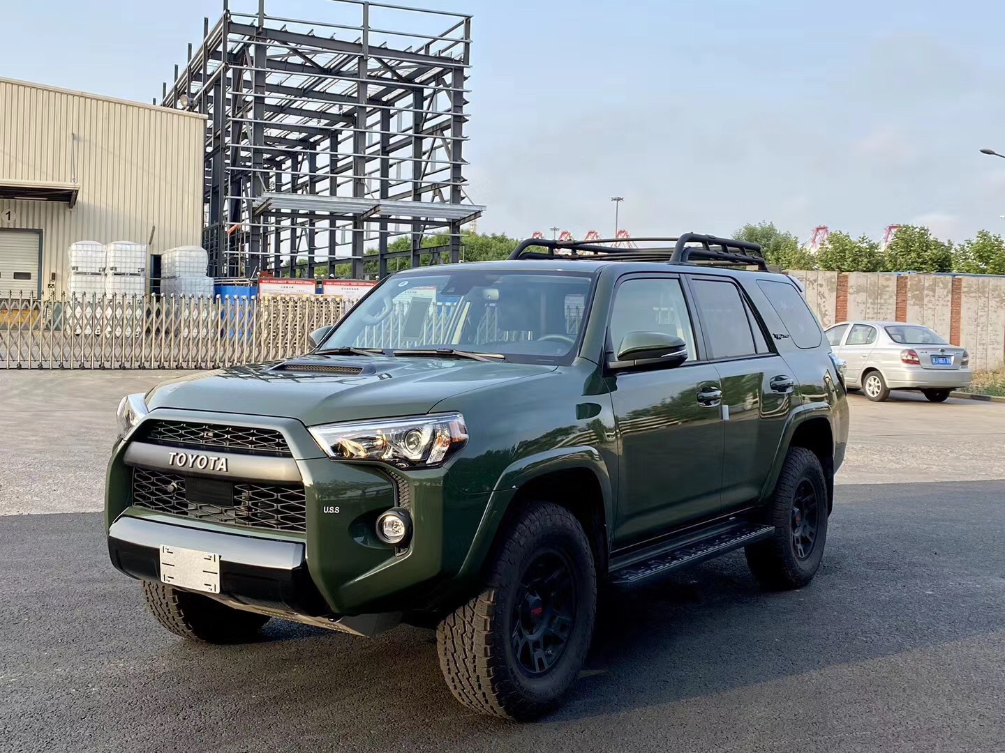 2020款丰田超霸4runner军绿色国六现车