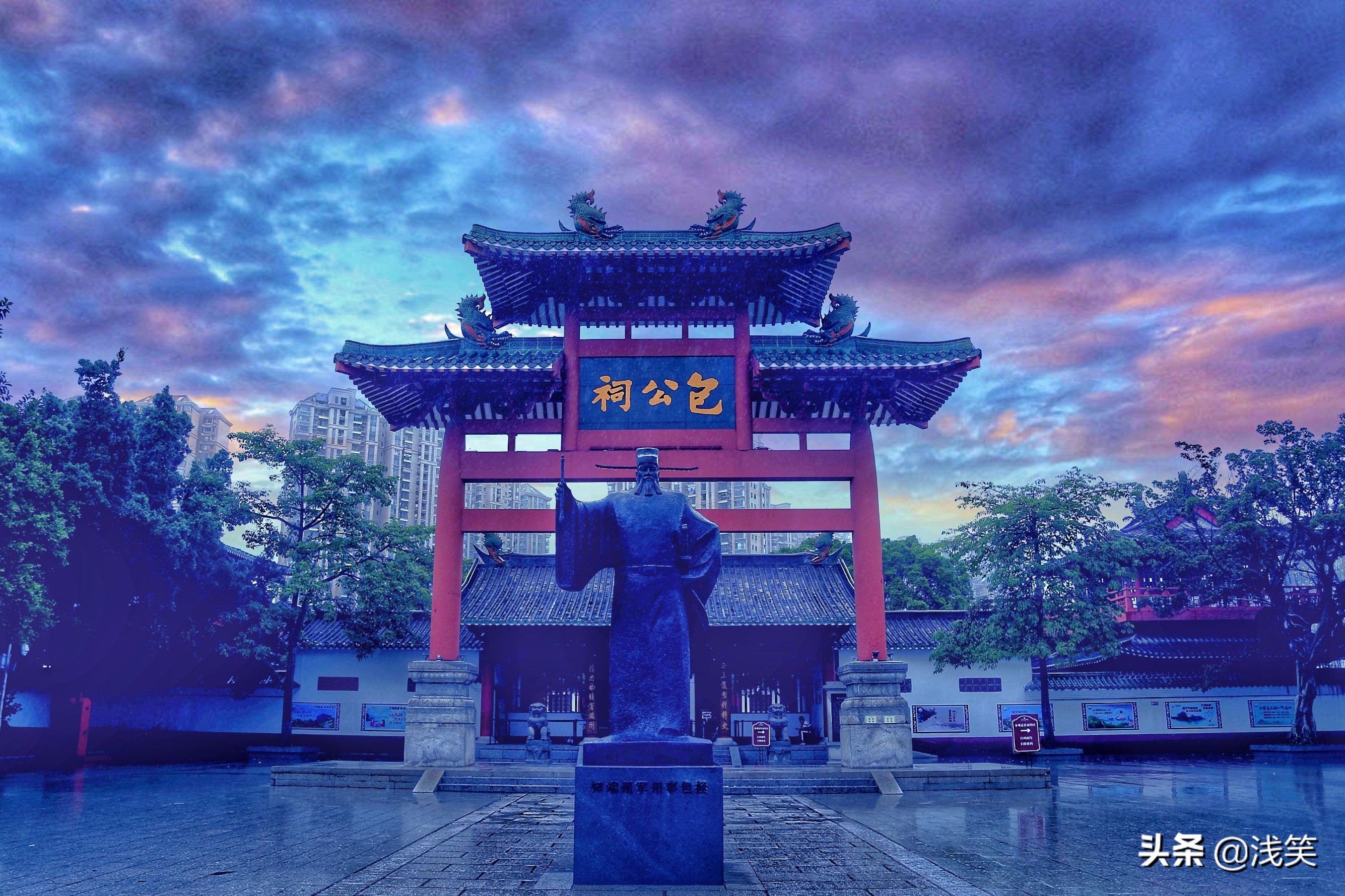 包公在肇庆任端州知州3年,为官清廉,大办实事,离任肇庆时不持一砚归
