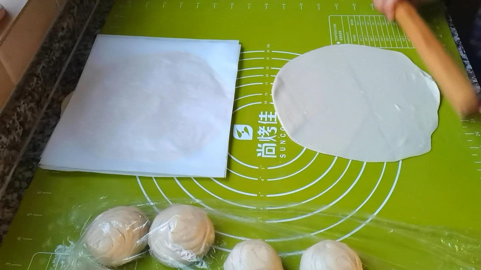 自制手抓饼皮的做法（13个步骤制作简单干净又卫生）