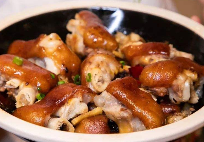 蒸肘子肉的家常做法（教你做出软烂脱骨肥而不腻的蒸肘子）