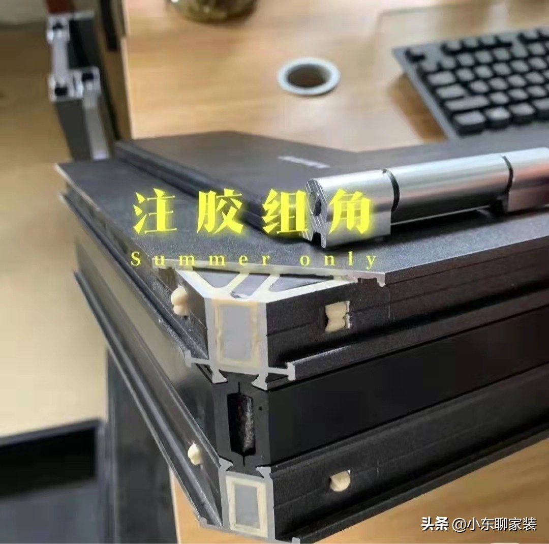 而系统窗机械组角部是注胶处理的,因此在性能和稳定性方面也更好.