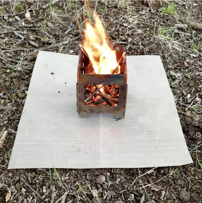 露营时，只有篝火台是不够的！大家一定要知道“防火布”的重要性