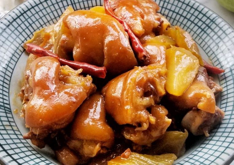 蒸肘子肉的家常做法（教你做出软烂脱骨肥而不腻的蒸肘子）