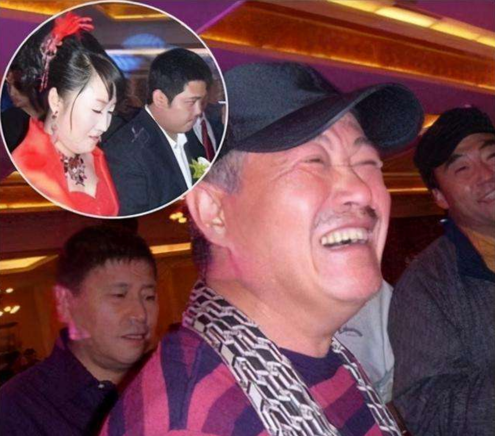 赵本山简介赵本山出身贫苦成名后和发妻离婚
