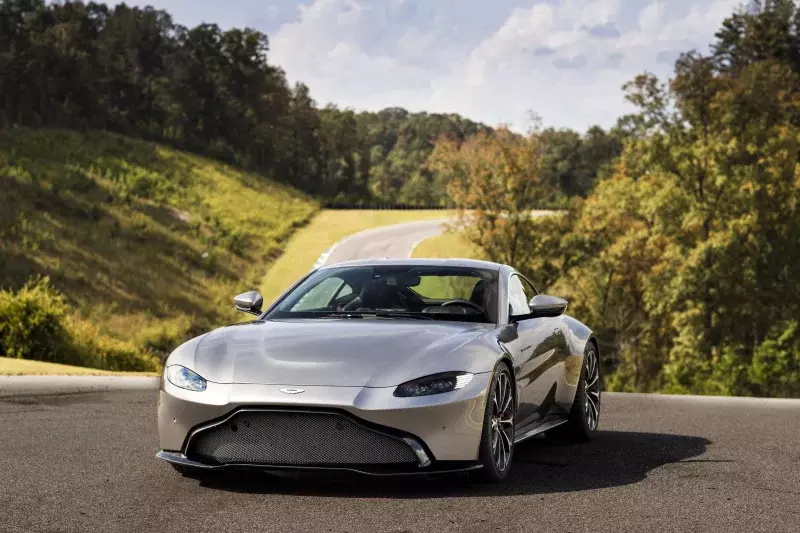 2022款阿斯顿马丁 v-12 vantage 将标志着一个时代的结束