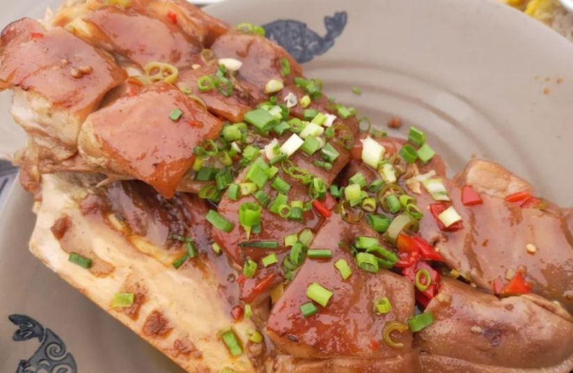 蒸肘子肉的家常做法（教你做出软烂脱骨肥而不腻的蒸肘子）