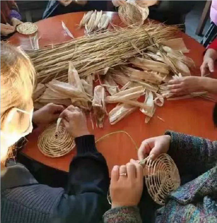 其塔木镇开展农村富余手工技能增收致富