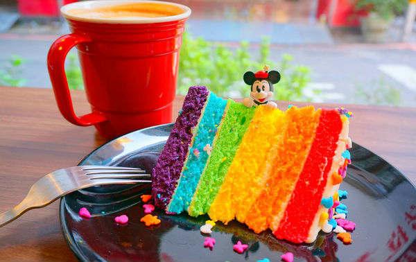 彩虹马卡龙的做法，马卡龙的做法和步骤（新一代疗愈系彩虹甜点）