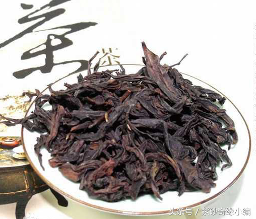 大红袍泥料紫砂壶适合泡什么茶，大红袍泥料的紫砂壶适合泡什么茶（使用这样壶形与泥料的紫砂壶才最合适）