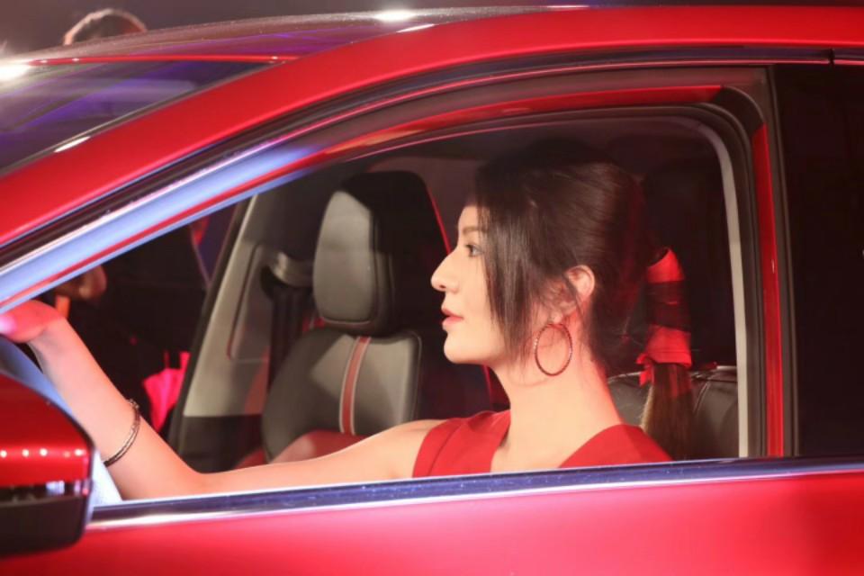 全新mg6外加维密天使,香车美女,美不胜收 全新mg6上市两