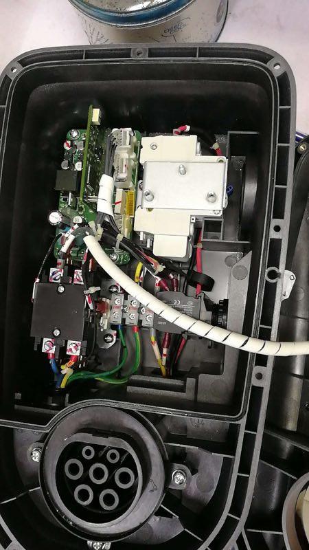 比亚迪壁挂式充电桩内部构造