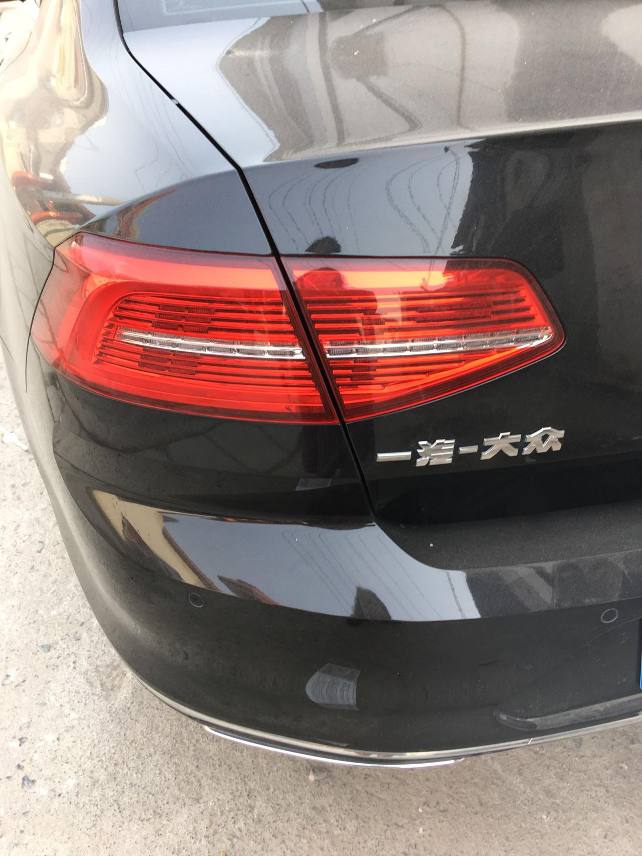 迈腾的后尾灯就是漂亮