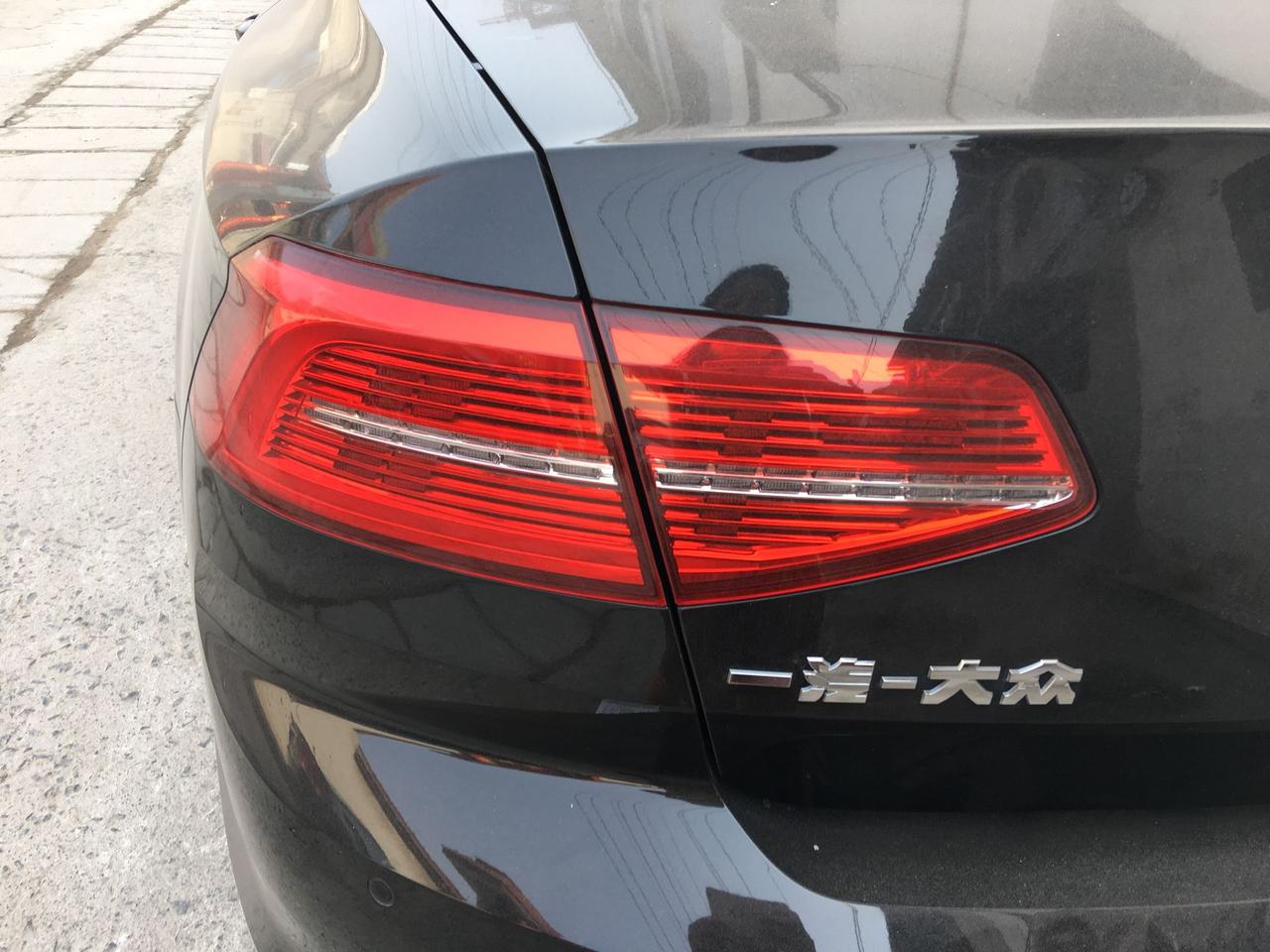 迈腾的后尾灯就是漂亮