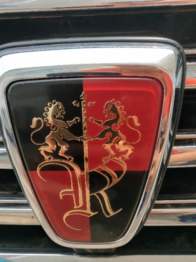 看好车上懂车帝看看咱们荣威rx5的双狮标志真霸气