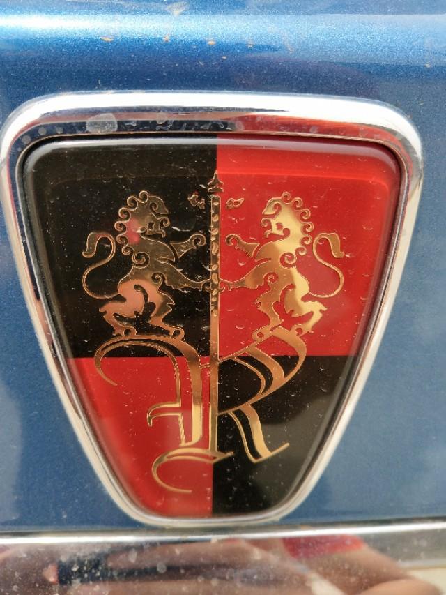 看好车上懂车帝看看咱们荣威rx5的双狮标志真霸气