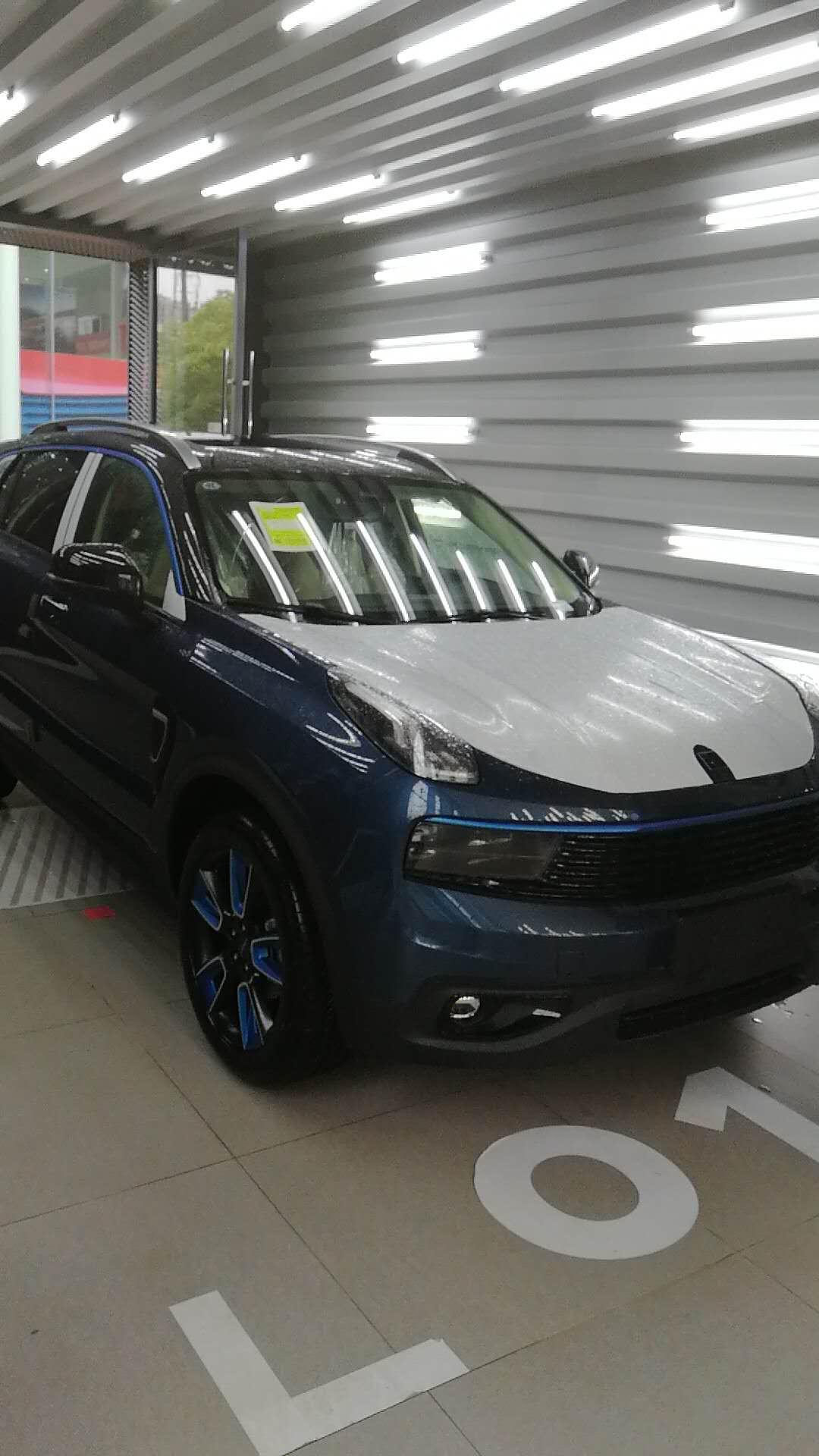 领克01耀蓝现在还有黑顶吗__懂车帝