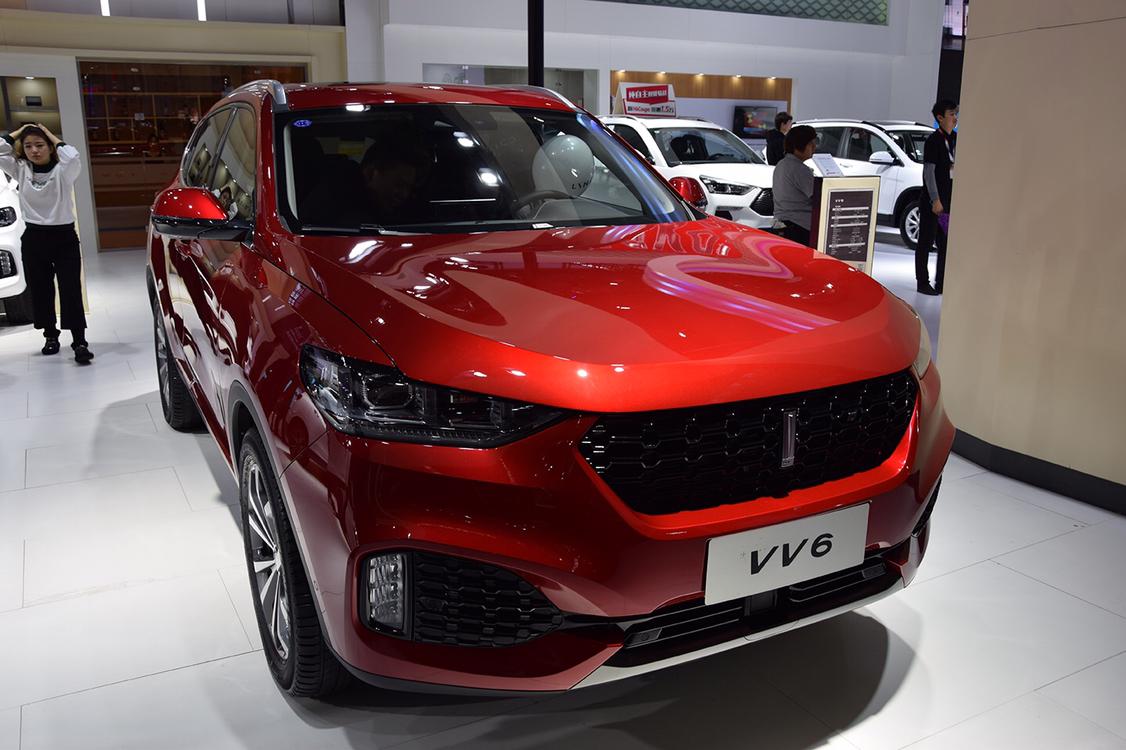 车展上的红色#长城魏派vv6#这个颜色你觉得怎么样,漂亮吗